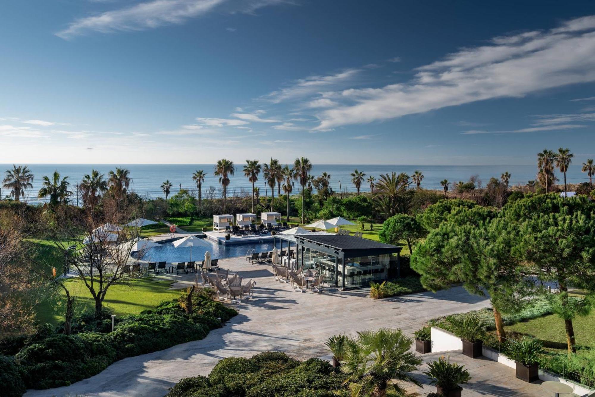 Ac Mar Airport By Marriott Hotel 4*